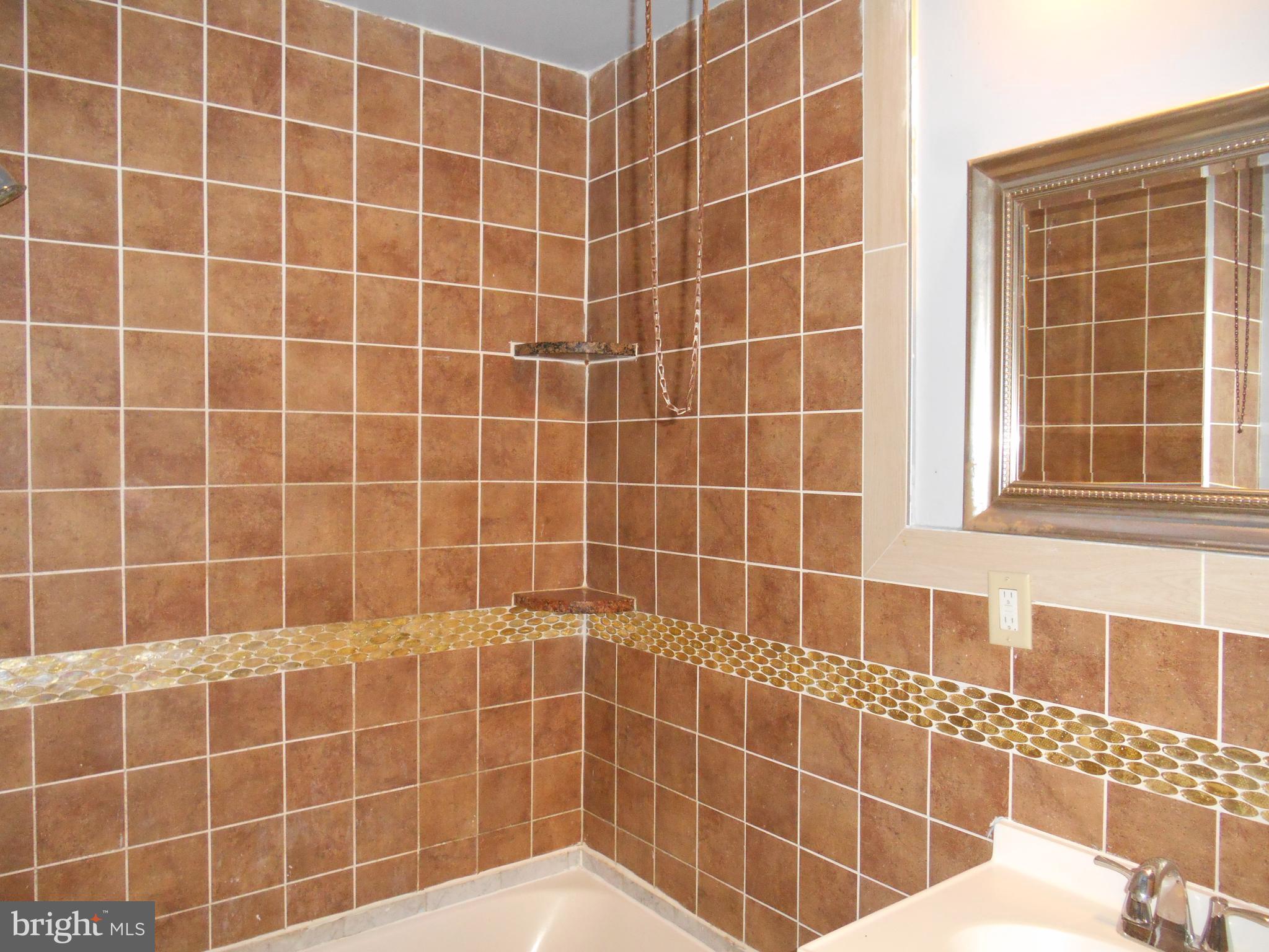 6908 Guilford Road Upper Darby, PA 19082 - Photo 39 of 45 Full Bathroom