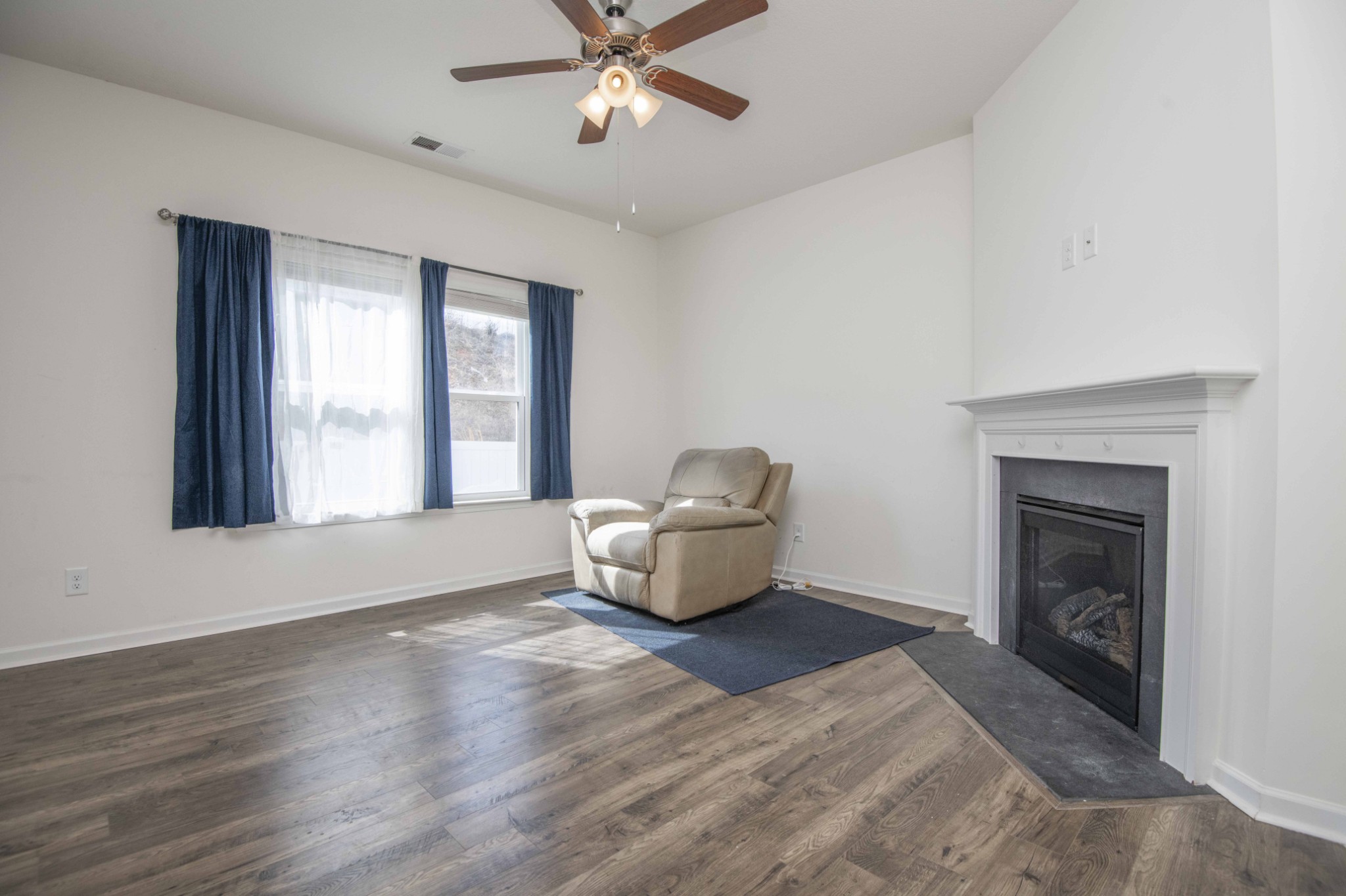 514 Cliff Street Morristown, TN 37814 - Photo 3 of 45 a living room with furniture and a fireplace