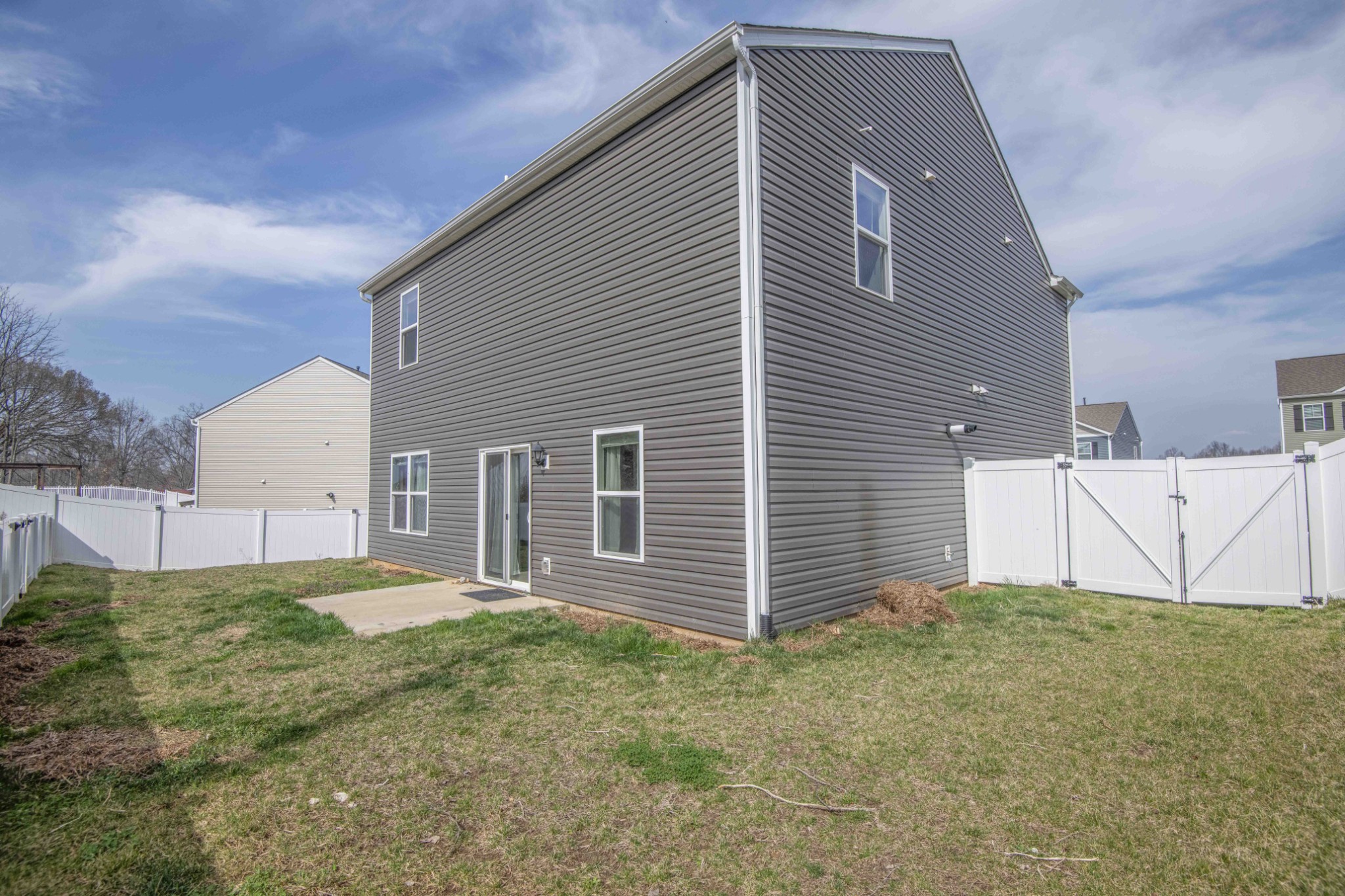 514 Cliff Street Morristown, TN 37814 - Photo 37 of 45 a backyard of a house