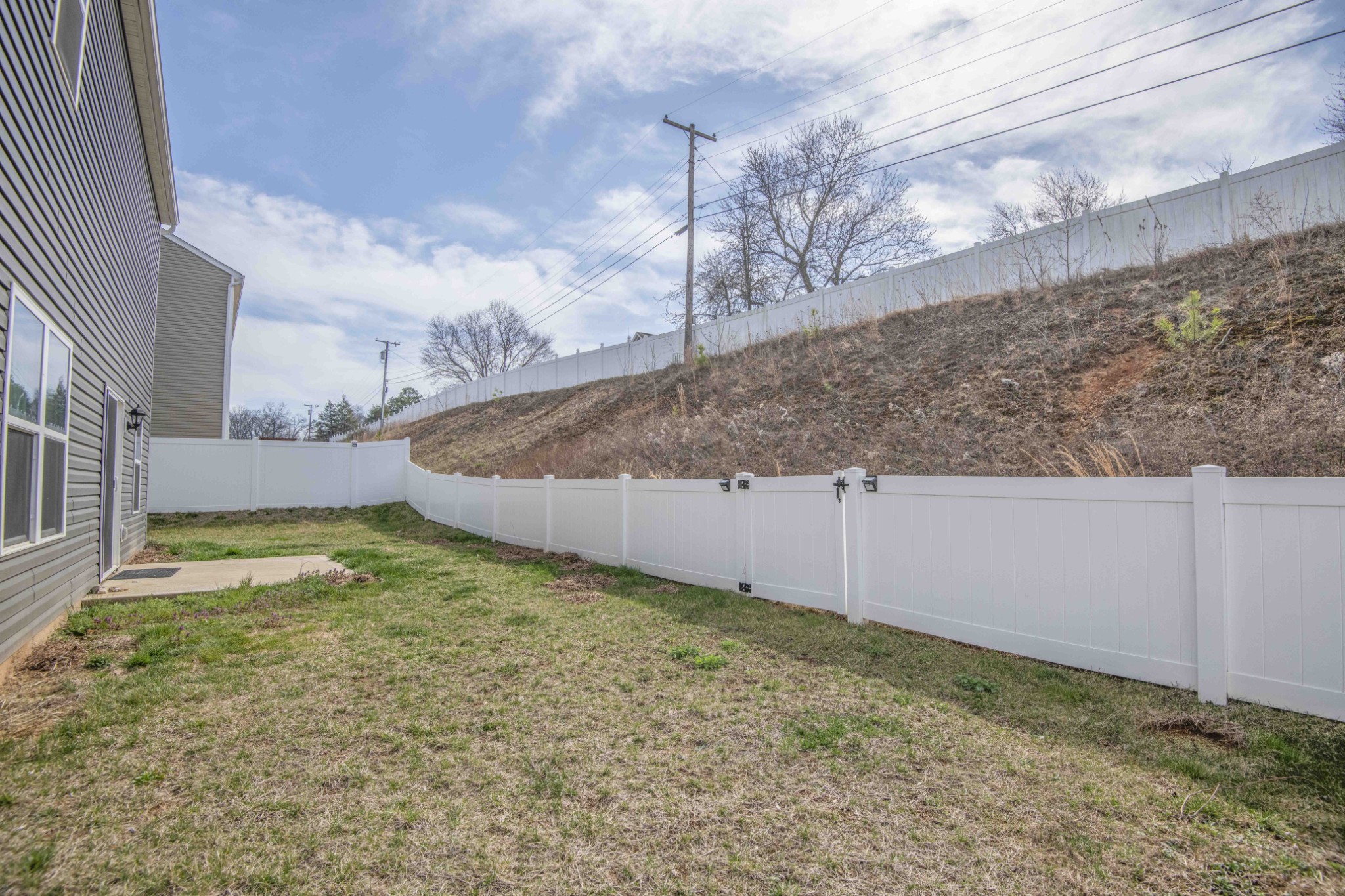 514 Cliff Street Morristown, TN 37814 - Photo 38 of 45 a view of a backyard