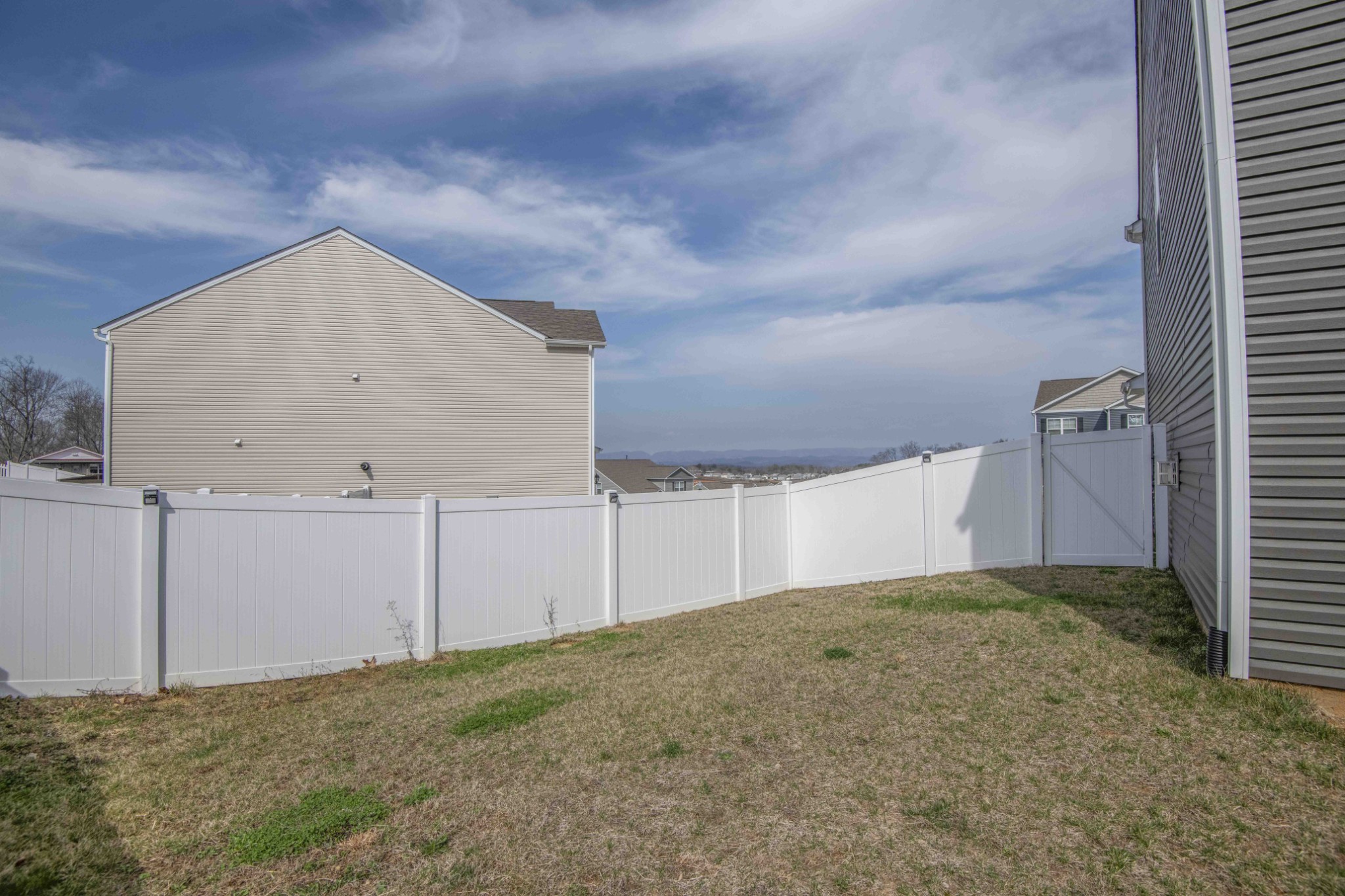 514 Cliff Street Morristown, TN 37814 - Photo 40 of 45 a view of a garage
