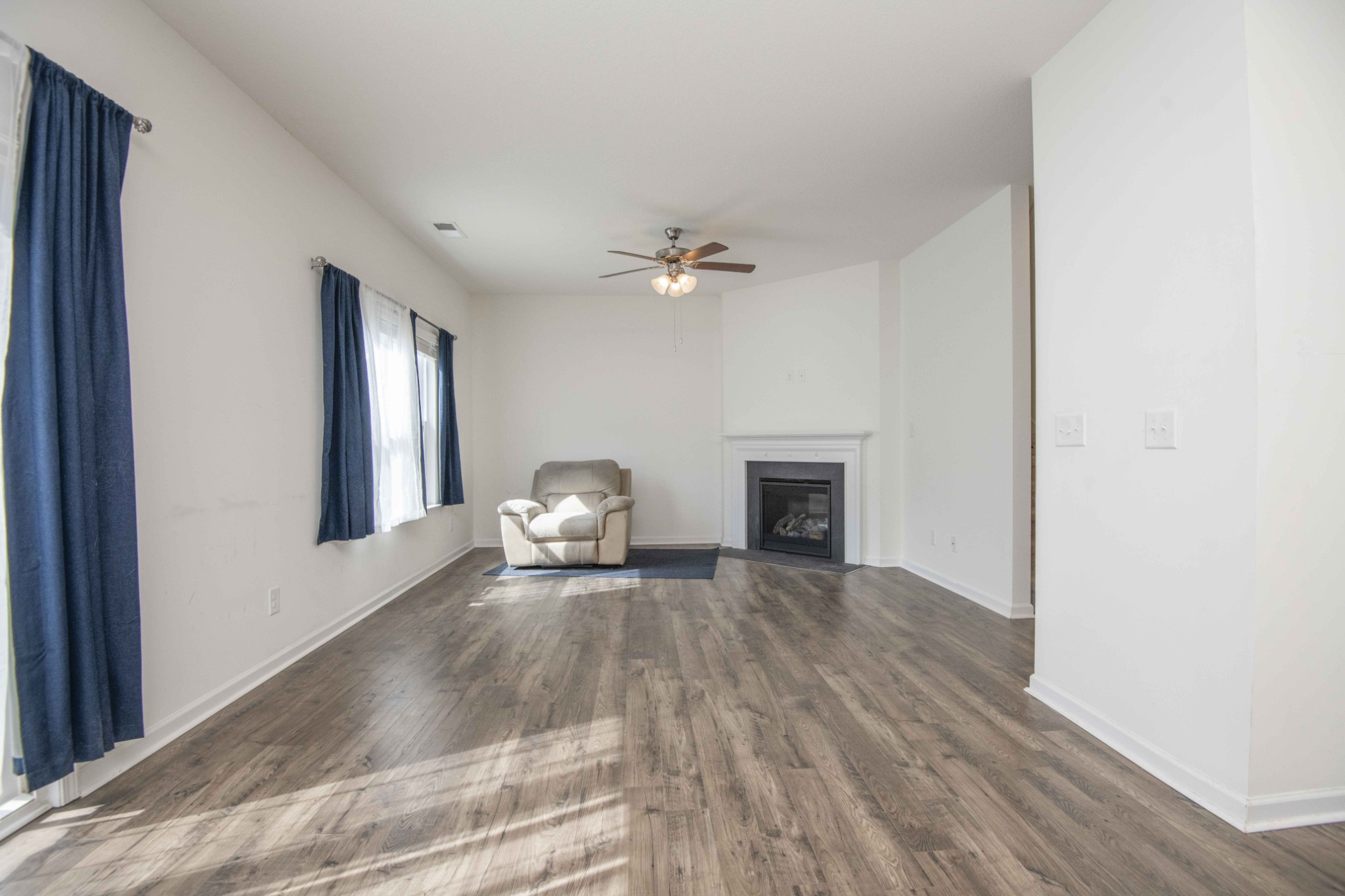 514 Cliff Street Morristown, TN 37814 - Photo 4 of 45 a view of a livingroom with a fireplace