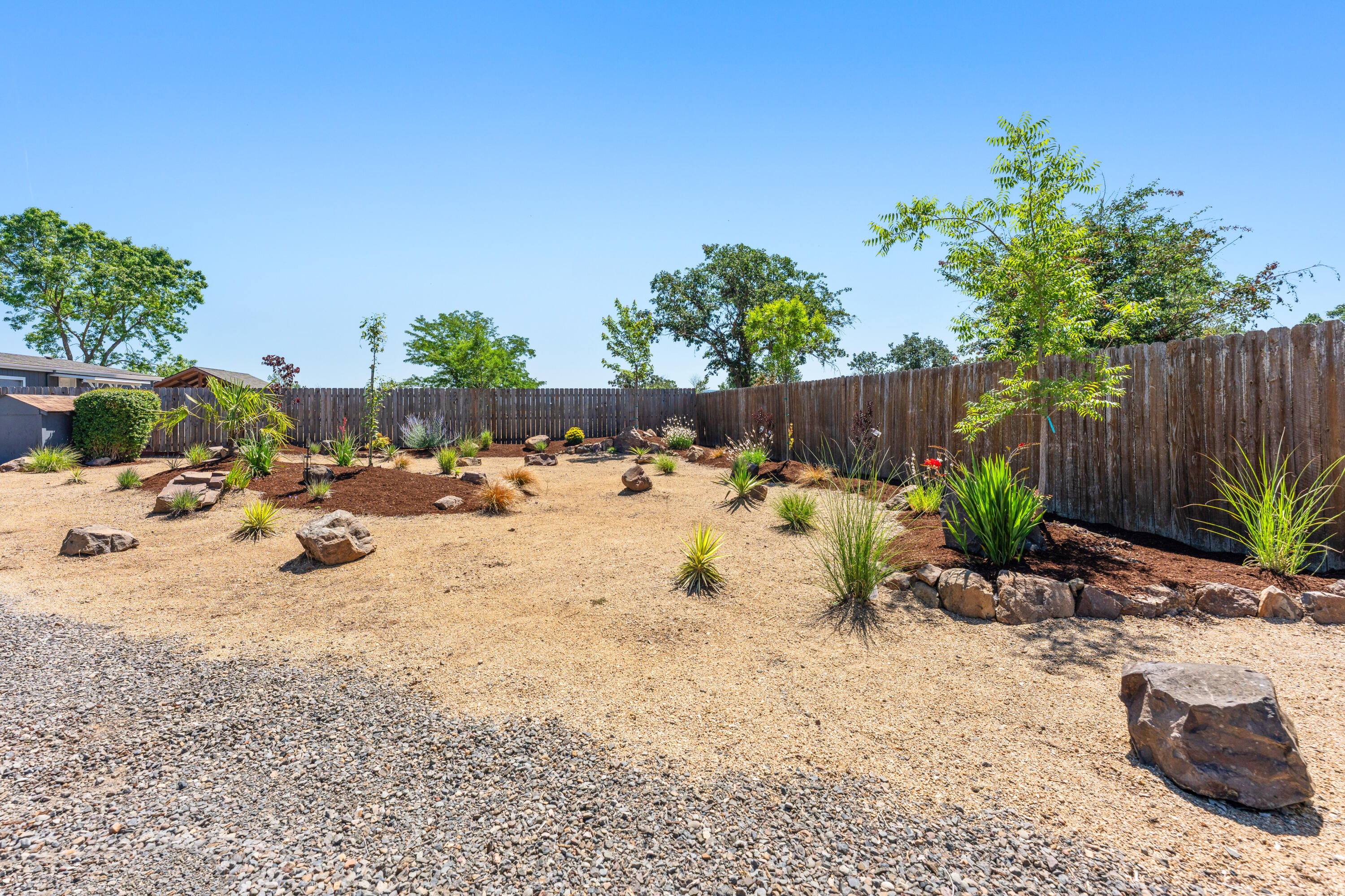 622 Raven Road Central Point, OR 97502 - Photo 4 of 65 DSC00886