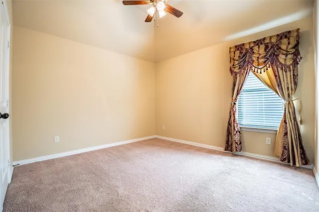 a house that is sitting in the grass