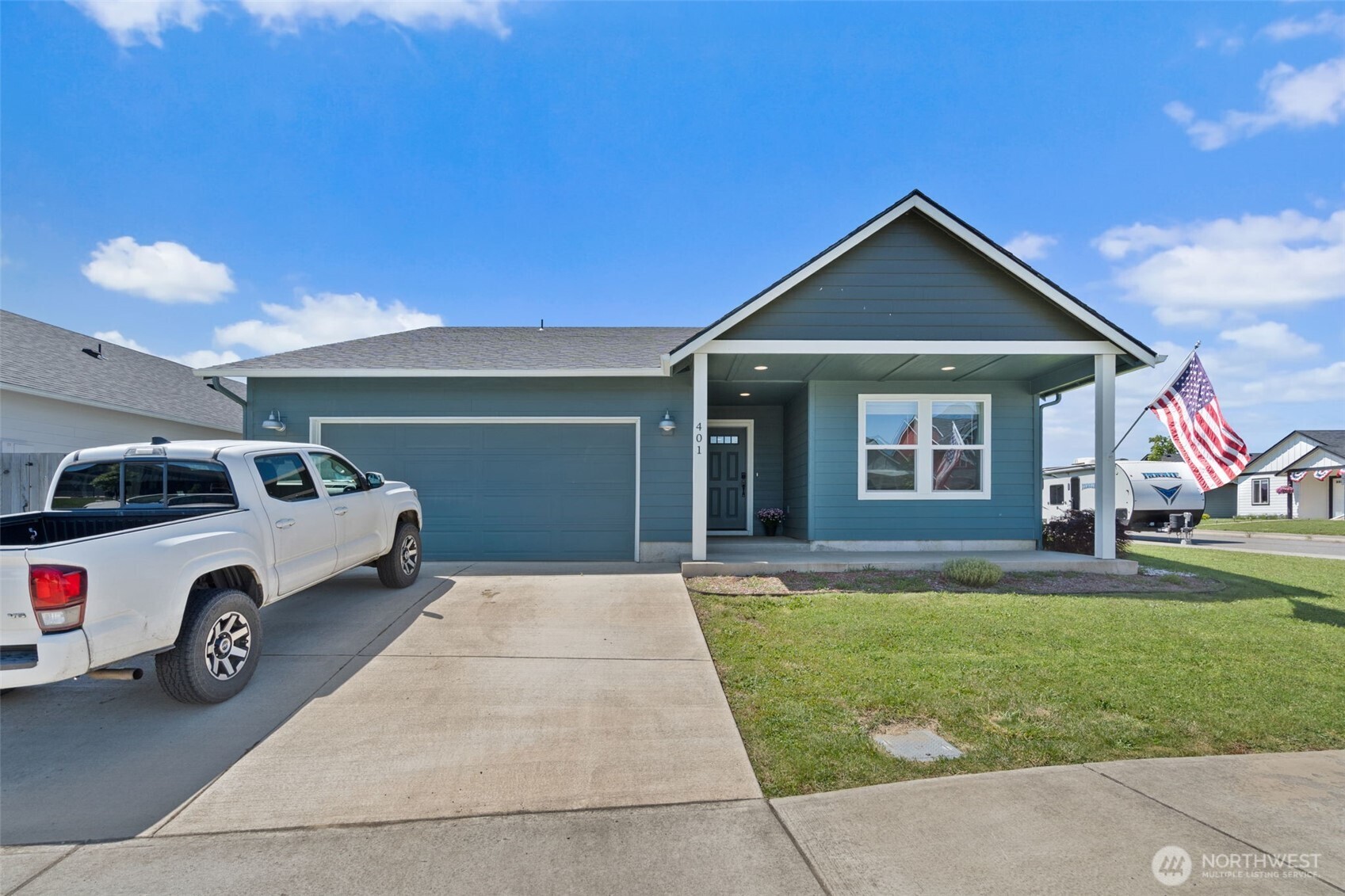 401 Cardinal Avenue Winlock, WA 98596 - Photo 38 of 39 a front view of a house with a yard