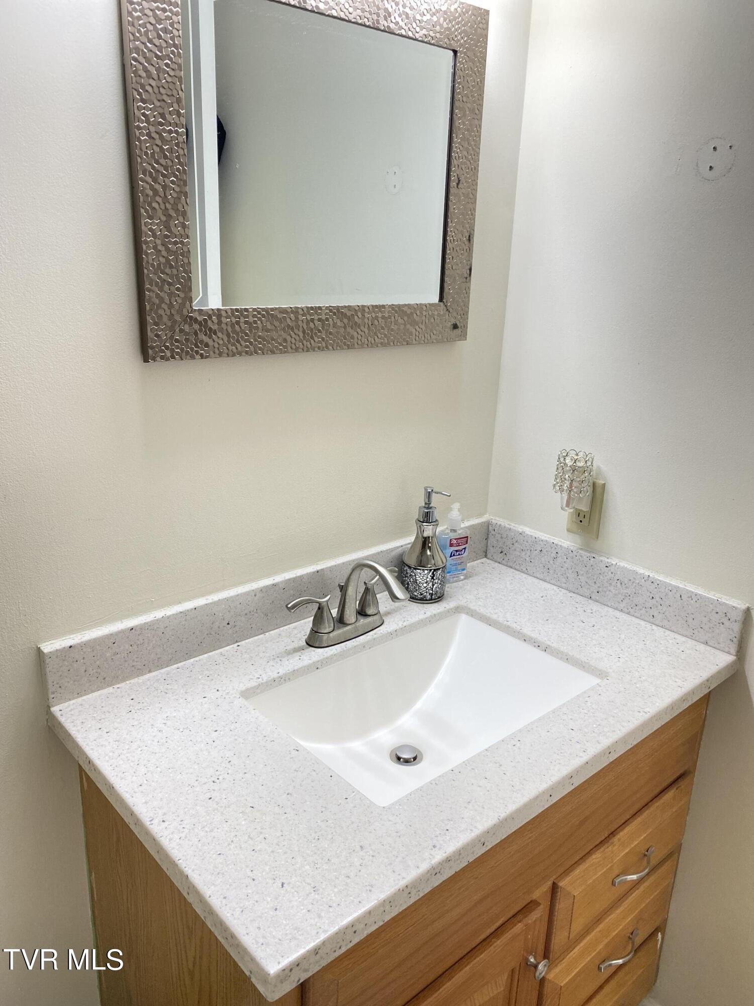 2700 Indian Ridge Road, Unit 27 Johnson City, TN 37604 - Photo 7 of 36 IMG_2252
