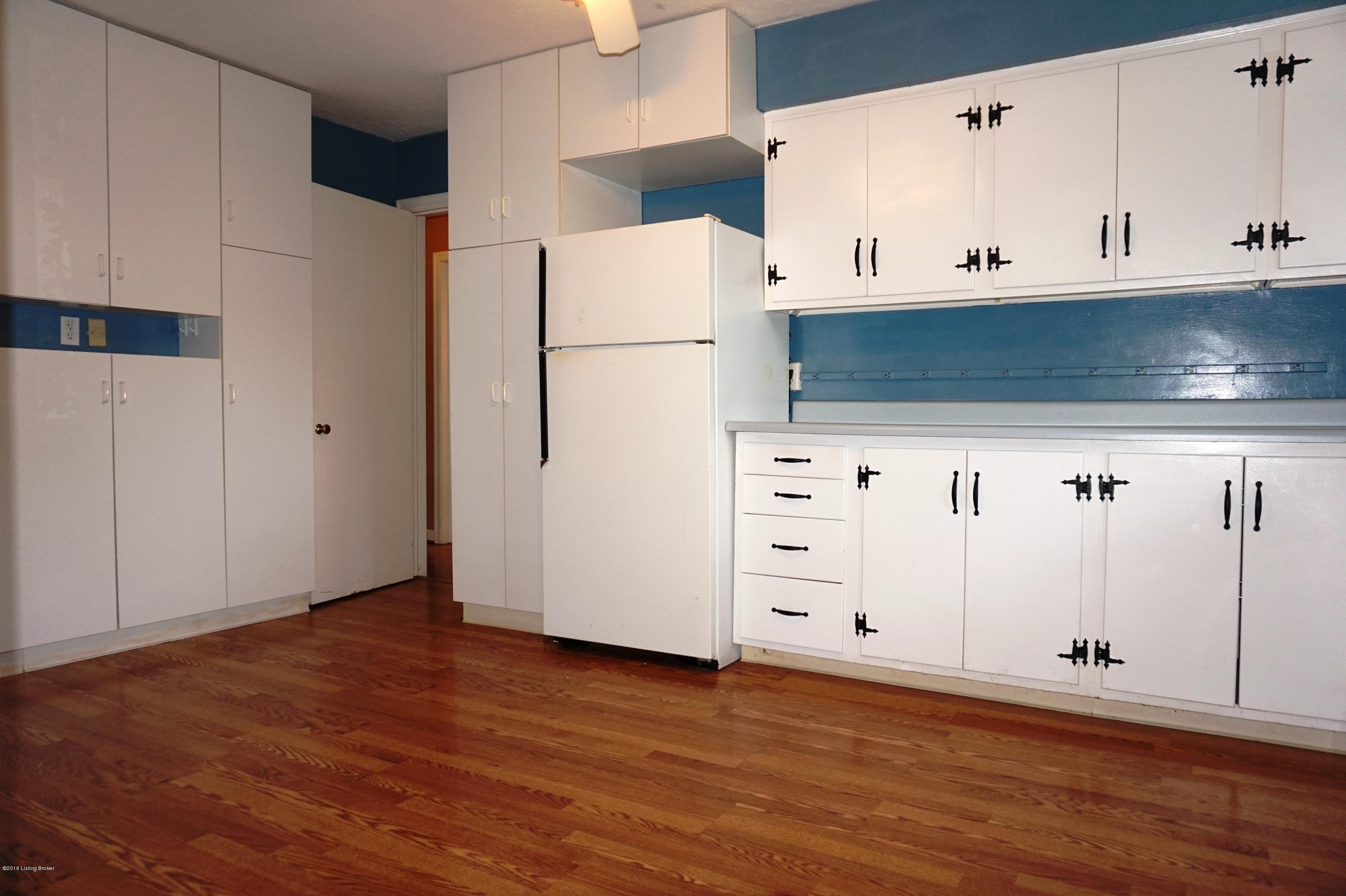311 Tyne Road Louisville, KY 40207 - Photo 12 of 38 DSC08410