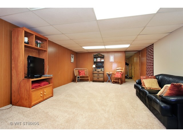 1009 Whitfield Road Northbrook, IL 60062 - Photo 12 of 15