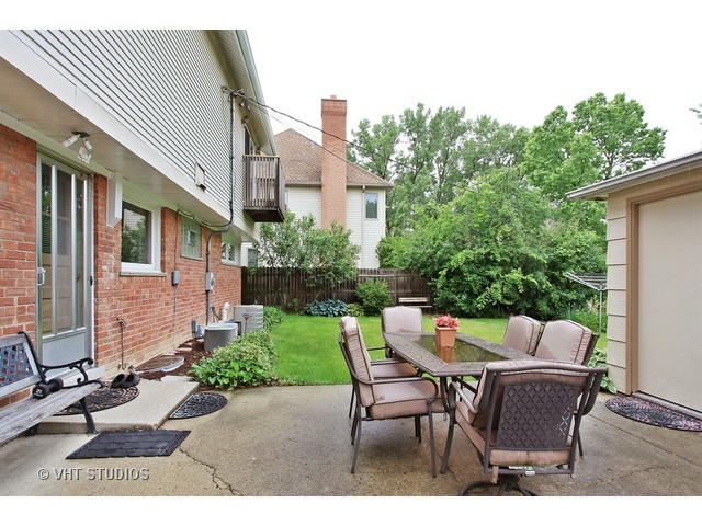 1009 Whitfield Road Northbrook, IL 60062 - Photo 13 of 15