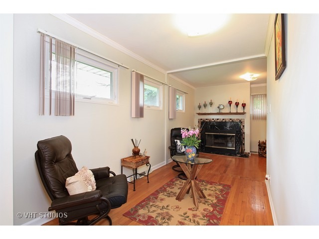 1009 Whitfield Road Northbrook, IL 60062 - Photo 6 of 15