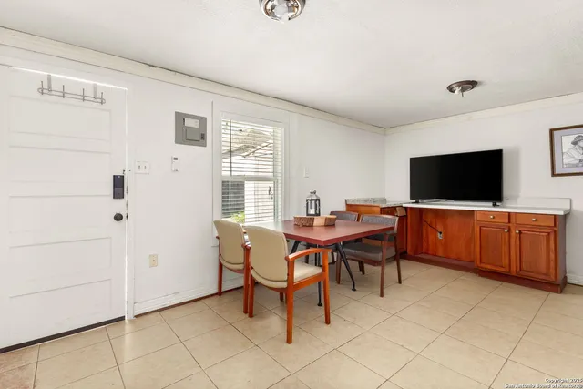 a view of a livingroom with furniture