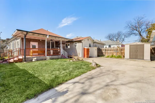 a view of a house with a backyard