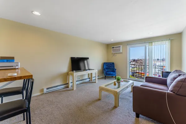 $179,900 | 2333 North Neva Avenue, Unit 403C, Chicago, IL 60707