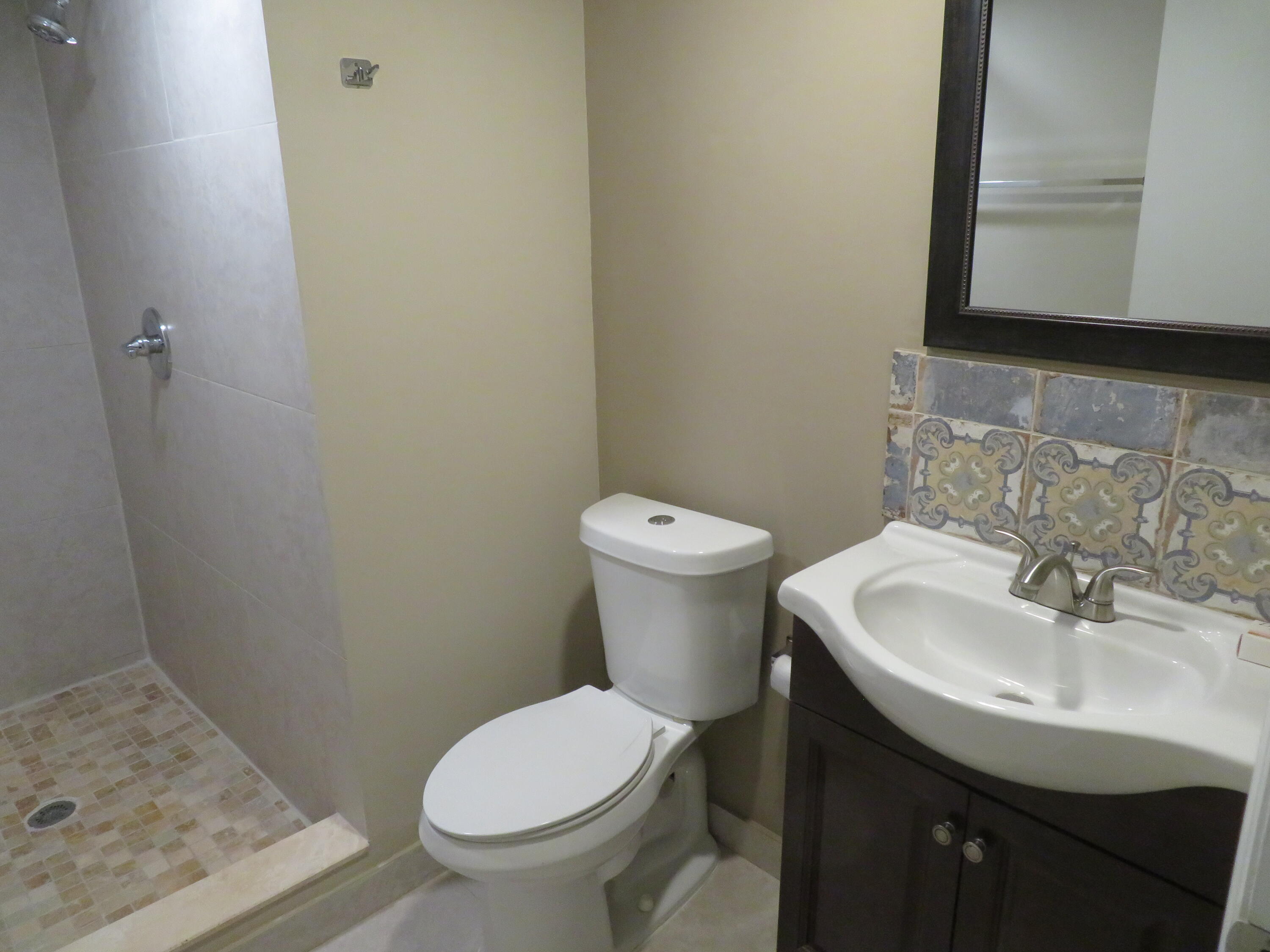9233 Southwest 8th Street, Unit 122 Boca Raton, FL 33428 - Photo 30 of 44 52_9233-122_Guest_Bath