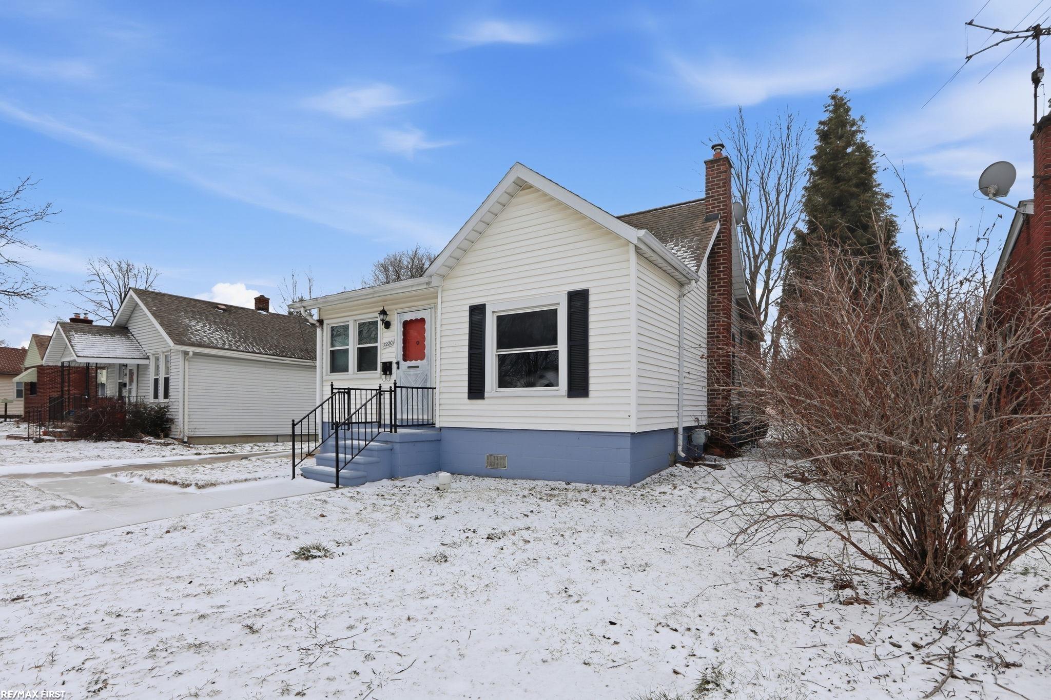 7220 Stephens Road Center Line, MI 48015 - Photo 3 of 23