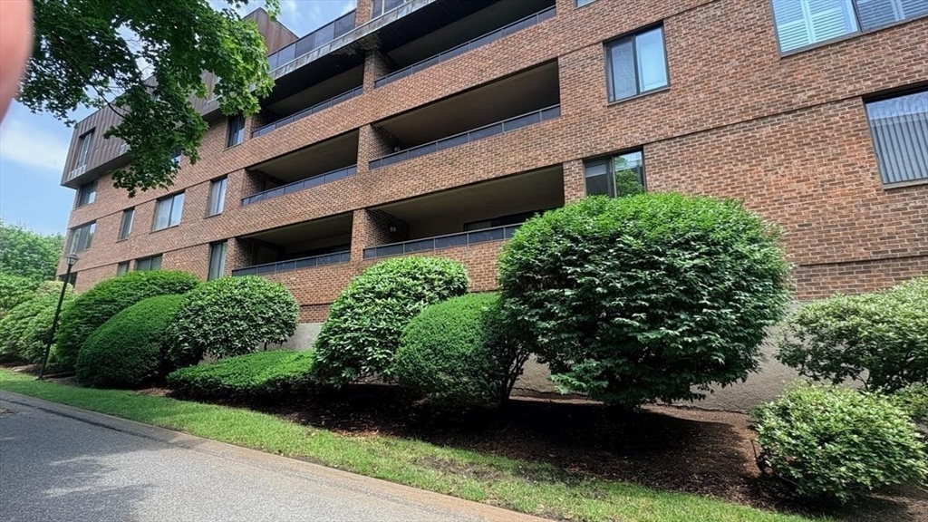 404 Paradise Road, Unit 1P Swampscott, MA 01907 - Photo 26 of 35