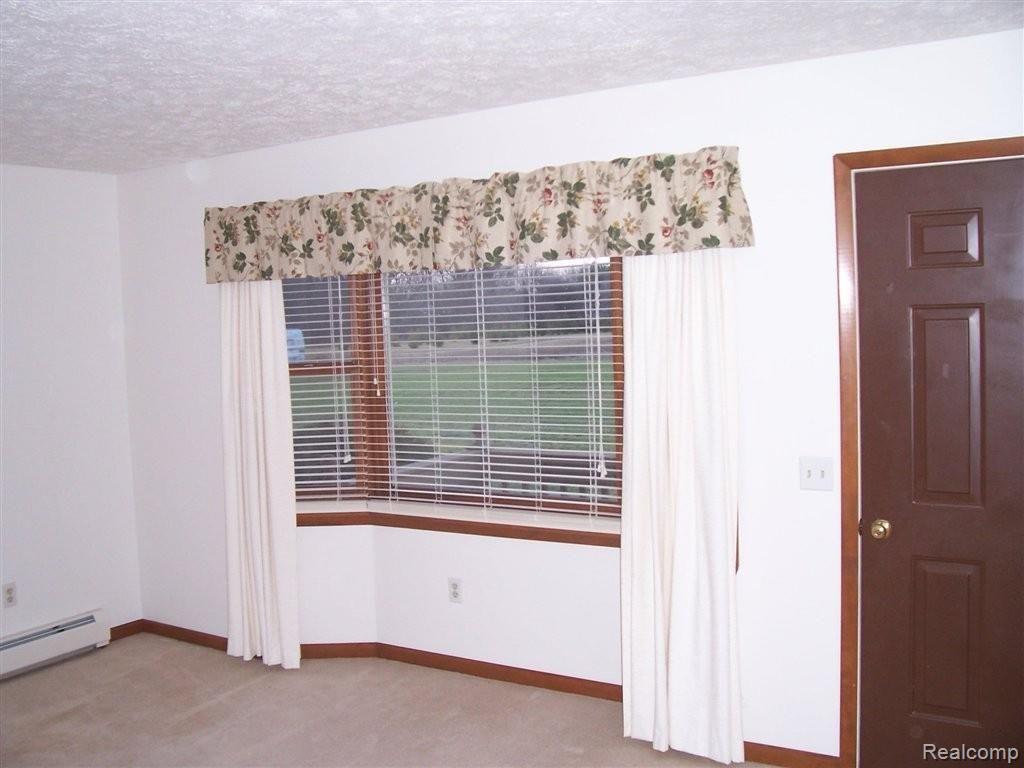 7501 West Lovejoy Road Byron, MI 48418 - Photo 14 of 24 living room