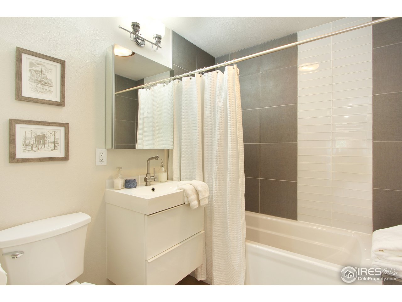 626 Country Club Road Fort Collins, CO 80524 - Photo 23 of 40 Renovated main floor bathroom