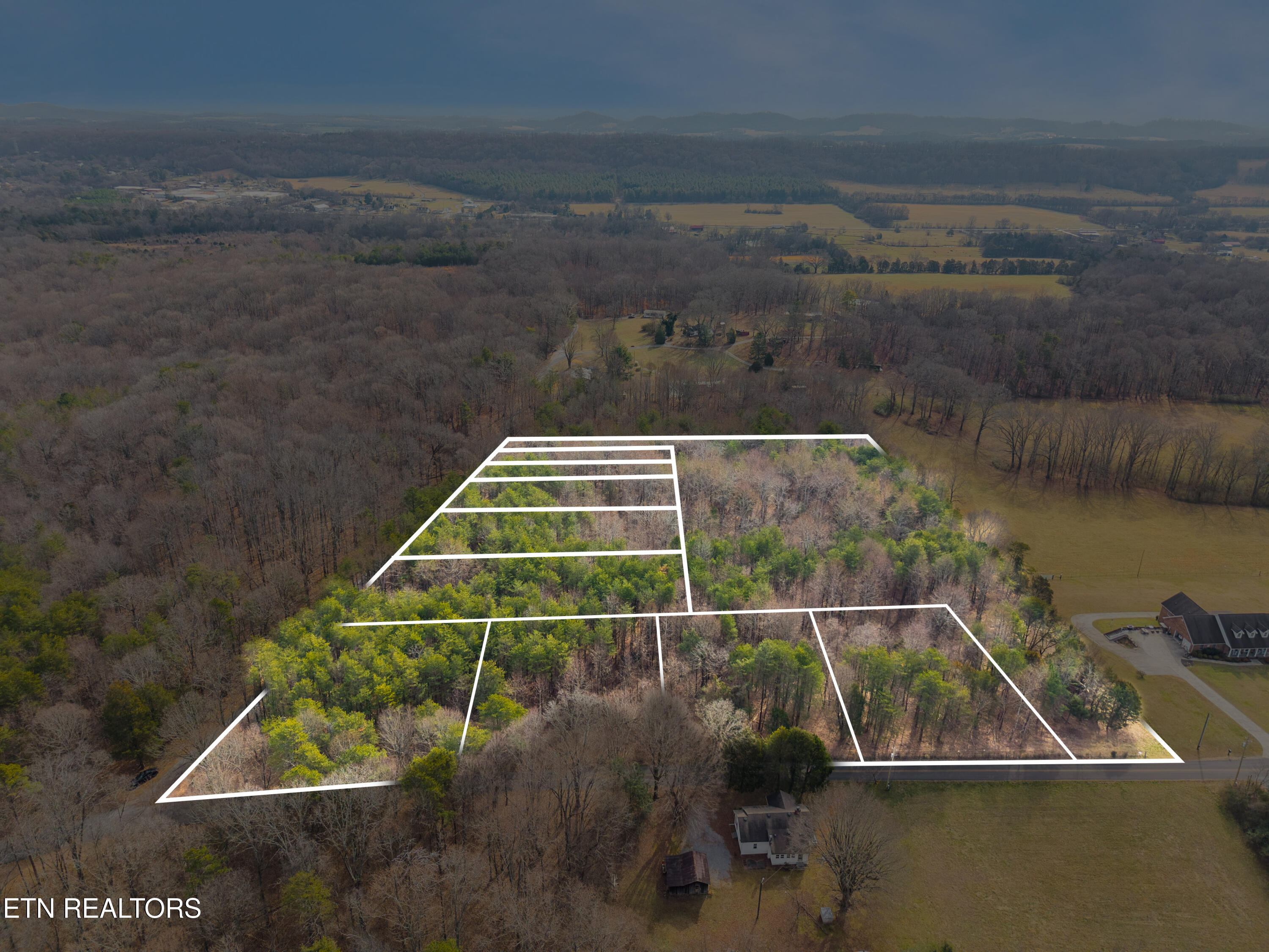 262 Co Road Niota, TN 37826 - Photo 2 of 11 knox_view_media_260_co_rd_3600001_1-prop