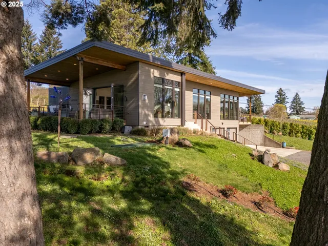 a view of a house with backyard and sitting area