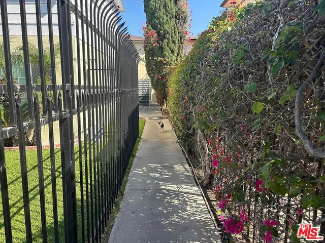$1,900 | 4131 Palmwood Drive, Unit 2, Los Angeles, CA 90008