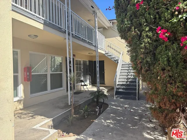 $1,900 | 4131 Palmwood Drive, Unit 2, Los Angeles, CA 90008