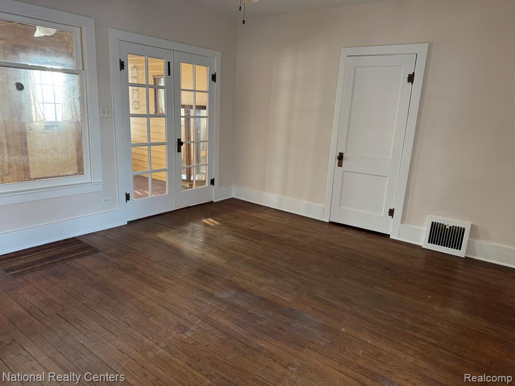 209 Detroit Street Milford, MI 48381 - Photo 6 of 15