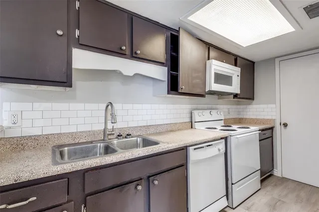 $1,050 | 12818 Midway Road, Unit 2068, Dallas, TX 75244