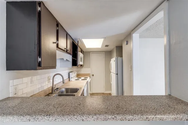 $1,050 | 12818 Midway Road, Unit 2068, Dallas, TX 75244