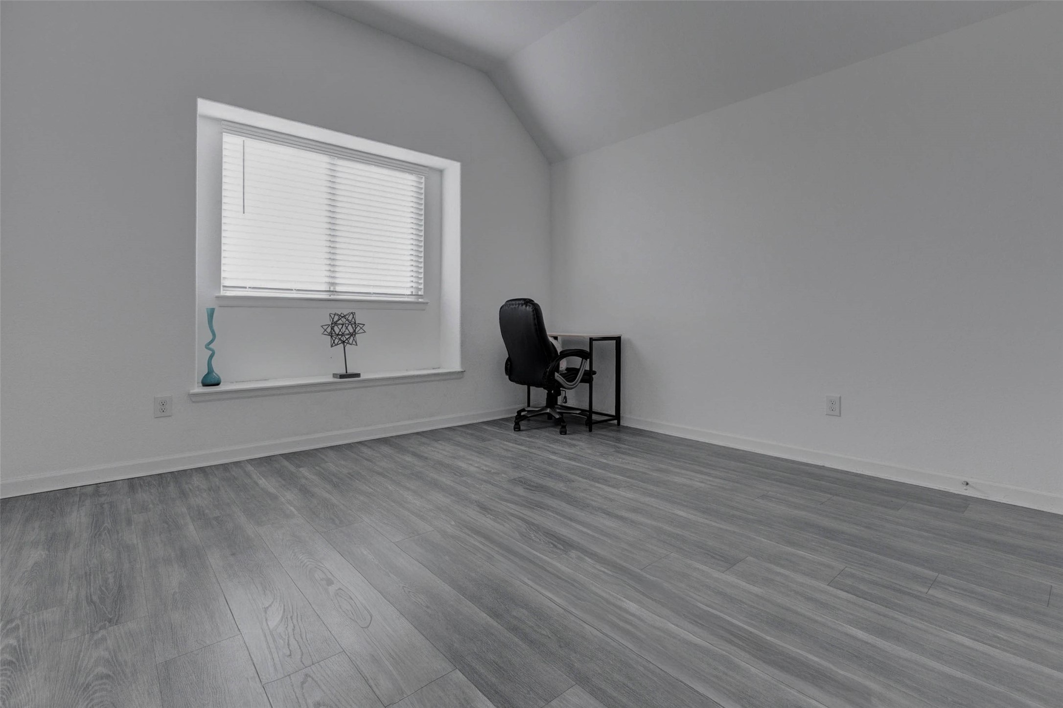 3711 Castle Rock Drive Rosenberg, TX 77469 - Photo 42 of 46 a view of room with window and wooden floor