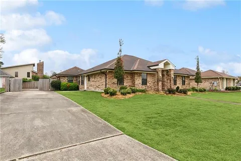 $399,900 | 3404 Lake Des Allemands Drive, Harvey, LA 70058