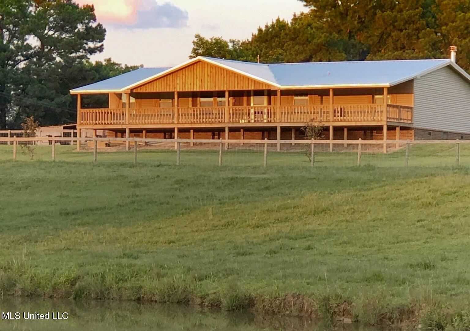 150 Bett Road Coldwater, MS 38618 - Photo 1 of 46 Summer Shot of Front