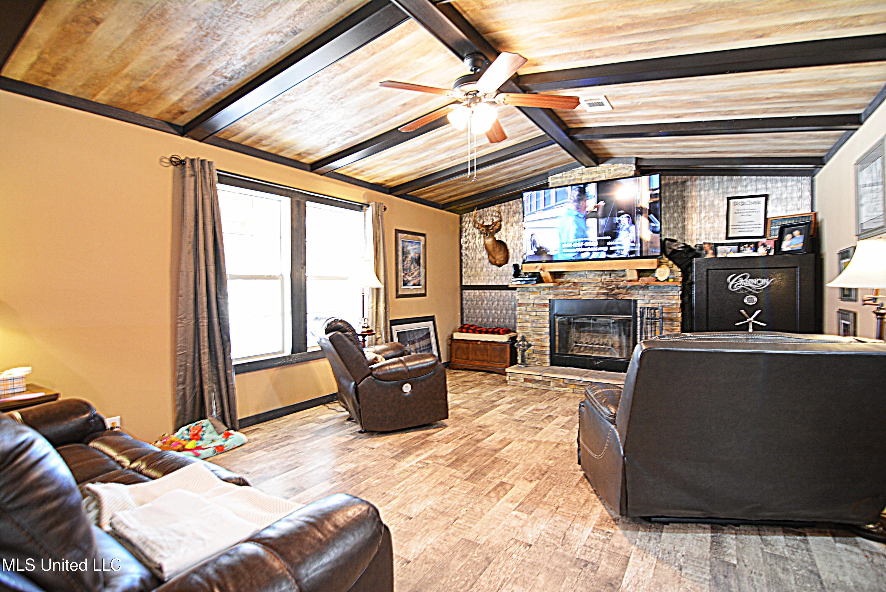 150 Bett Road Coldwater, MS 38618 - Photo 13 of 46 Great Room