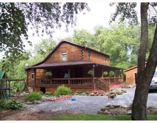 915 Crawford Road Pittsburgh, PA 15237 - Photo 1 of 3 Exterior Front.