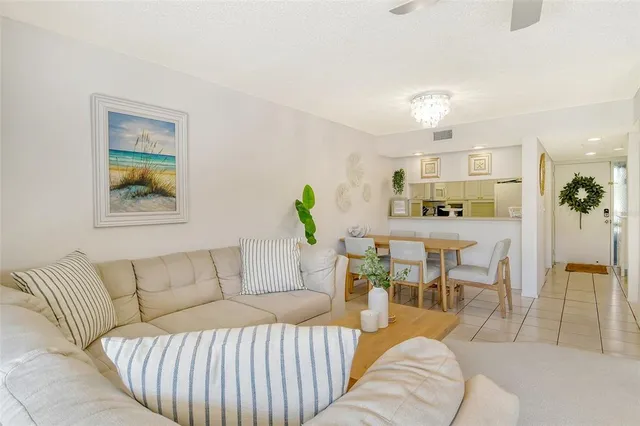 $4,250 | 4616 Ringwood Meadow, Unit 20, Sarasota, FL 34235