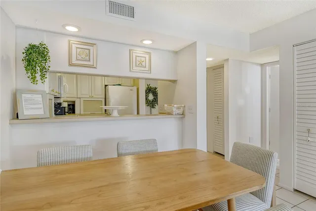 $4,250 | 4616 Ringwood Meadow, Unit 20, Sarasota, FL 34235