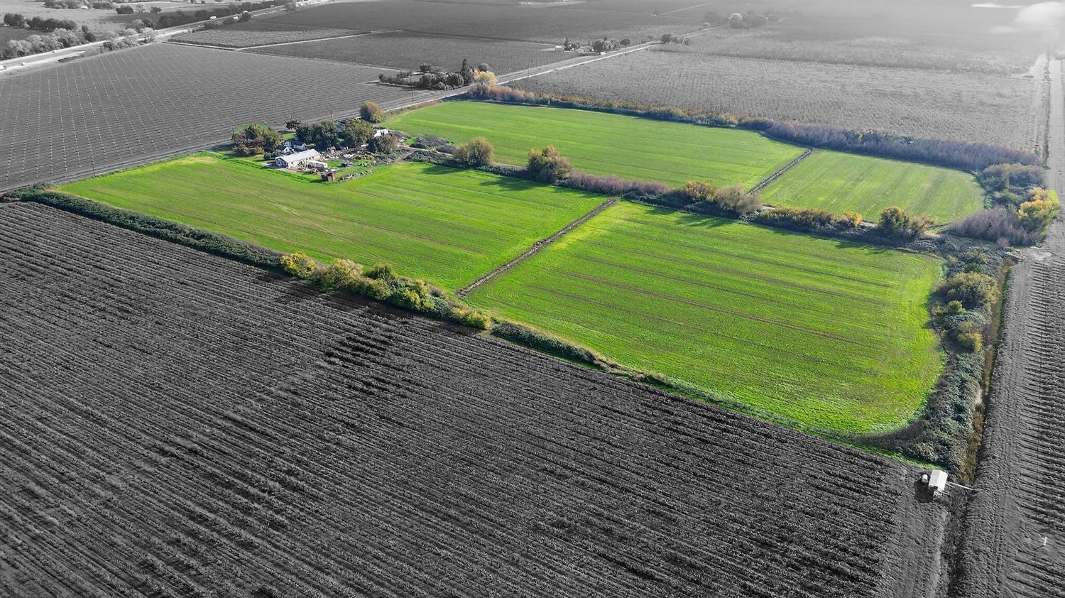 28015 Blossom Road Thornton, CA 95686 - Photo 25 of 34 a view of a golf course with a wooden fence