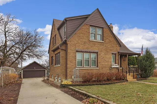 $329,900 | 7619 49th Avenue, Pleasant Prairie, WI 53142