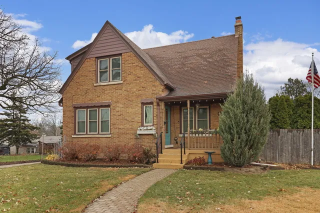 $329,900 | 7619 49th Avenue, Pleasant Prairie, WI 53142