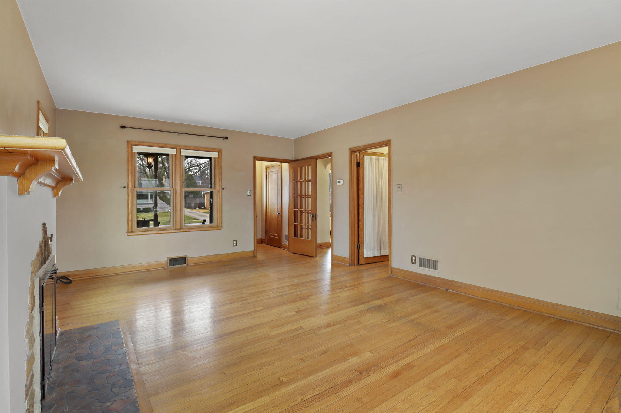 7619 49th Avenue Pleasant Prairie, WI 53142 - Photo 5 of 25 5-web-or-mls-7619 49th Ave, Kenosha, WI