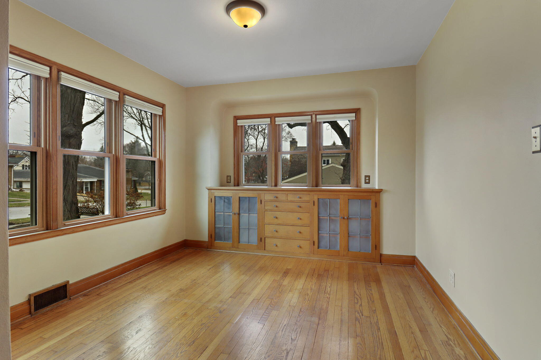 7619 49th Avenue Pleasant Prairie, WI 53142 - Photo 7 of 25 7-web-or-mls-7619 49th Ave, Kenosha, WI