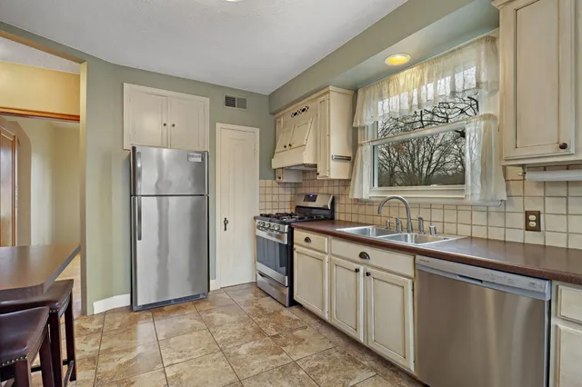 $329,900 | 7619 49th Avenue, Pleasant Prairie, WI 53142