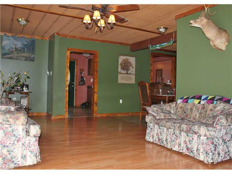 342 Thompson Road Chicora, PA 16025 - Photo 5 of 17 Living Room.