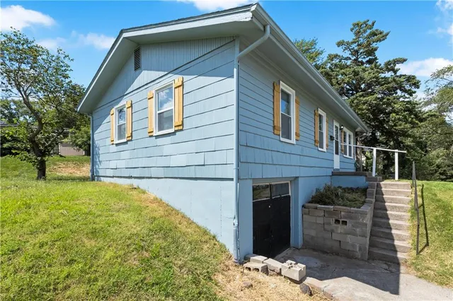 $250,000 | 6206 Northeast Antioch Road, Kansas City, MO 64118