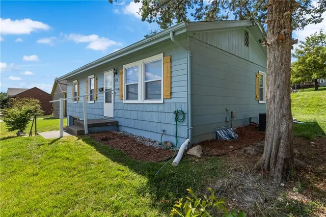 $250,000 | 6206 Northeast Antioch Road, Kansas City, MO 64118