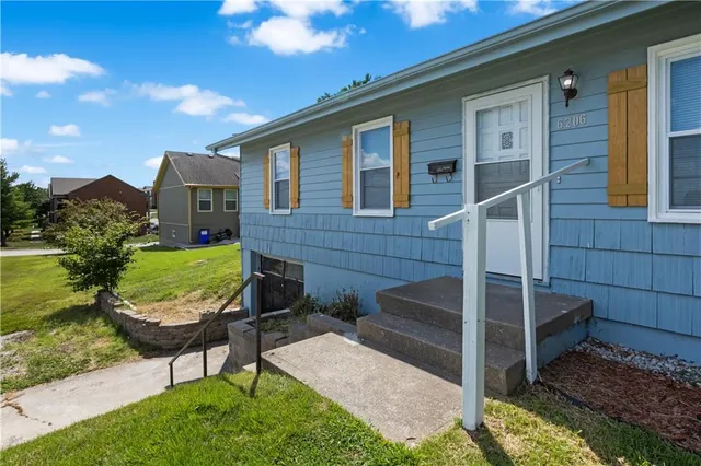 $250,000 | 6206 Northeast Antioch Road, Kansas City, MO 64118