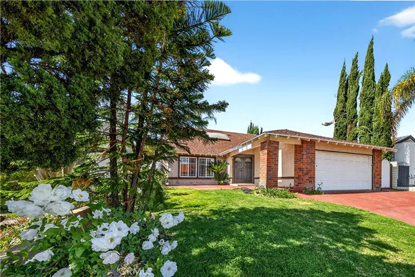 a view of a house with a backyard