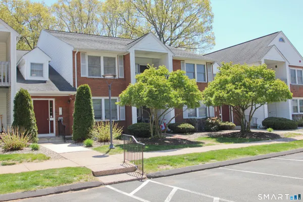 $219,900 | 1 Concorde Way, Unit B3, Windsor Locks, CT 06096