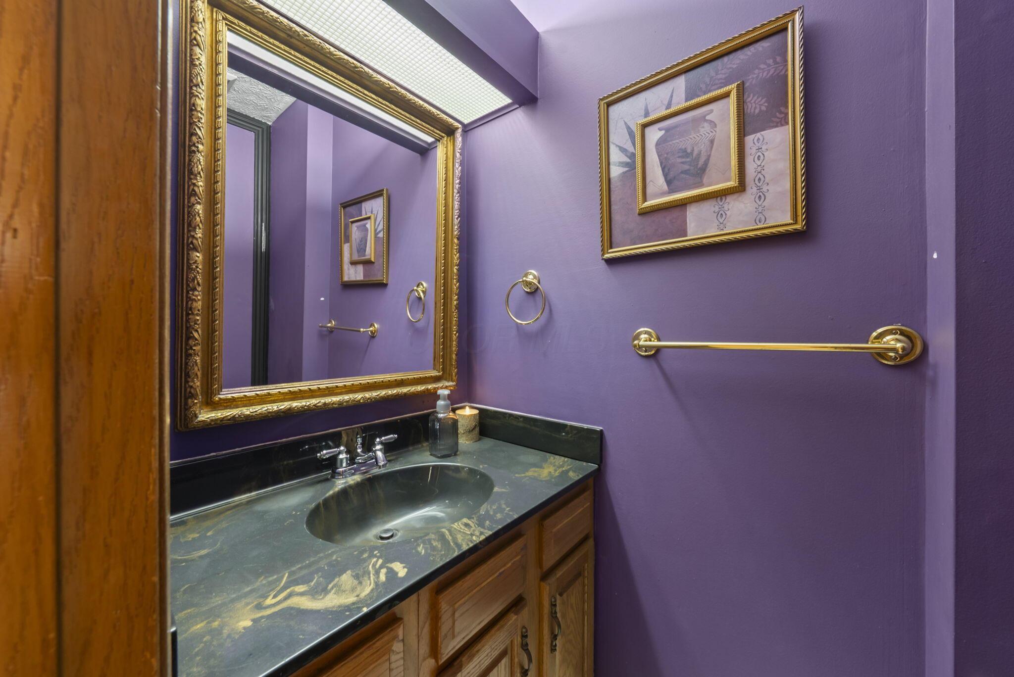 3290 Pine Valley Road Columbus, OH 43219 - Photo 10 of 39 Half Bathroom