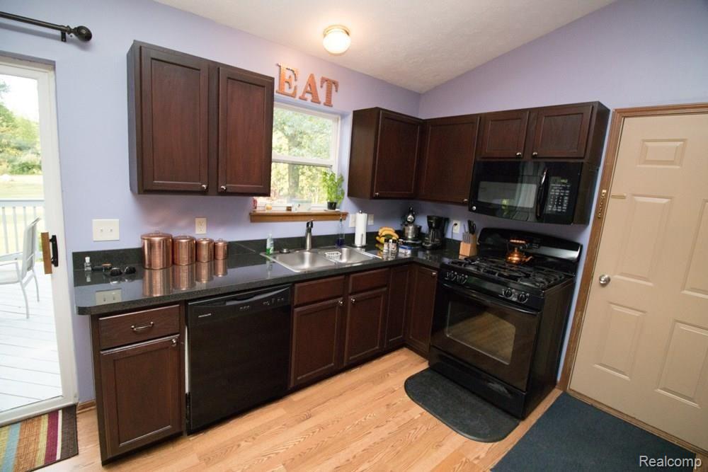 6196 West Sober Road Fowlerville, MI 48836 - Photo 6 of 32 IMG_3105.jpg